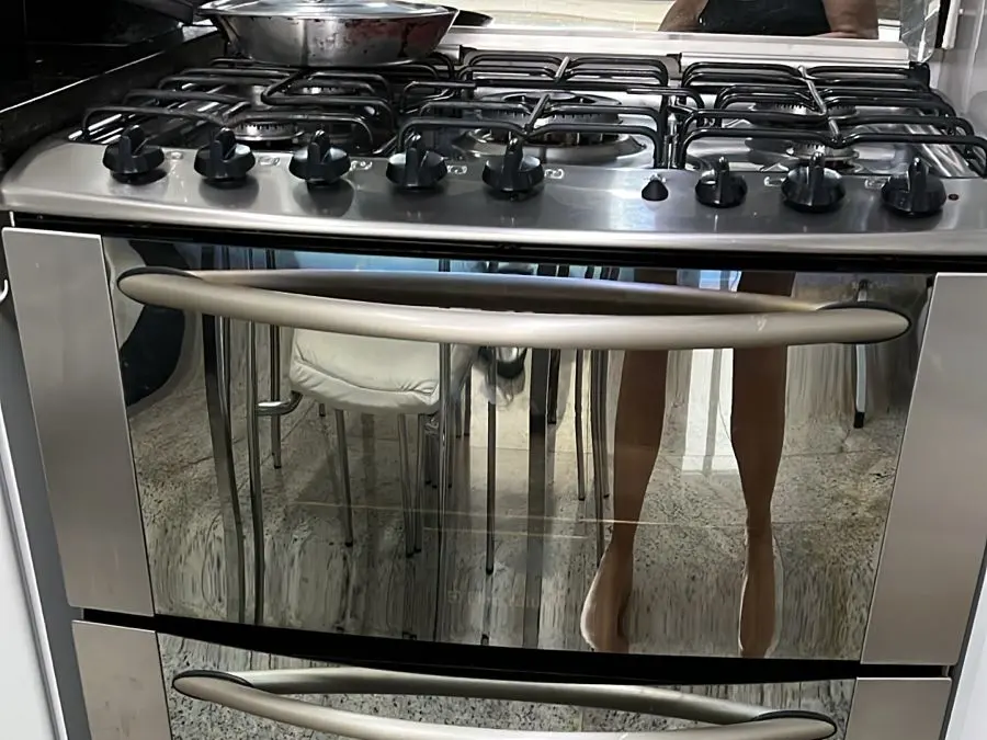 Fogão inox de piso na cozinha do cliente